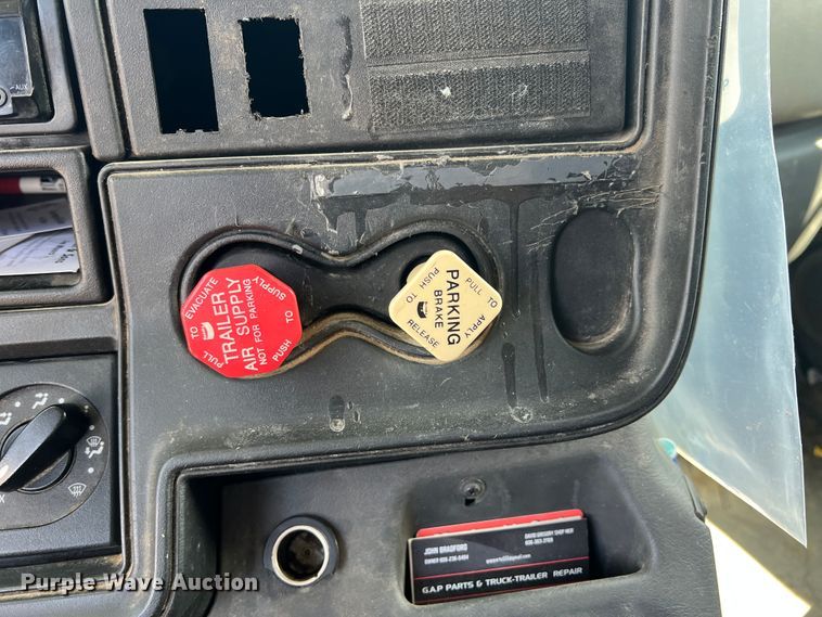 image for item DS8364 2011 International ProStar  semi truck