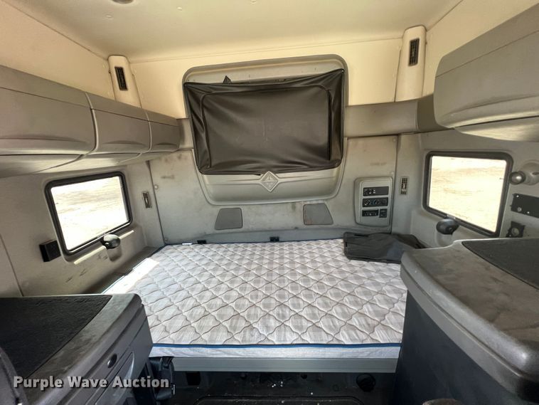 image for item DS8364 2011 International ProStar  semi truck