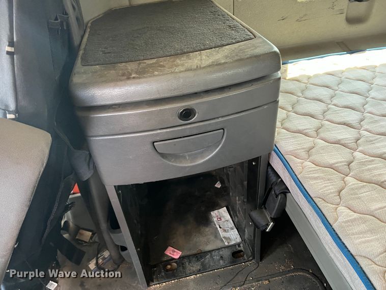 image for item DS8364 2011 International ProStar  semi truck