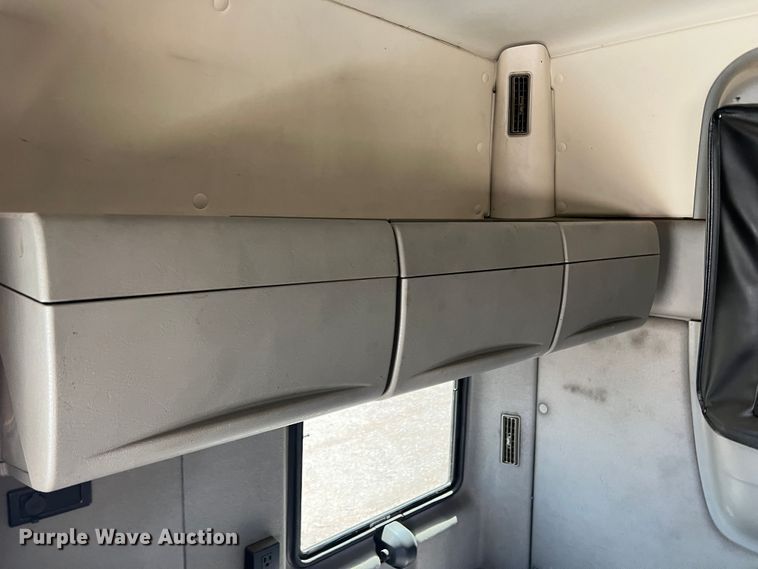 image for item DS8364 2011 International ProStar  semi truck