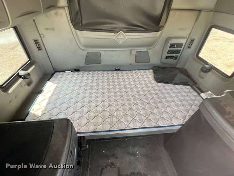 image for item DS8364 2011 International ProStar  semi truck