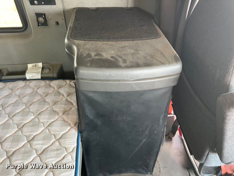 image for item DS8364 2011 International ProStar  semi truck