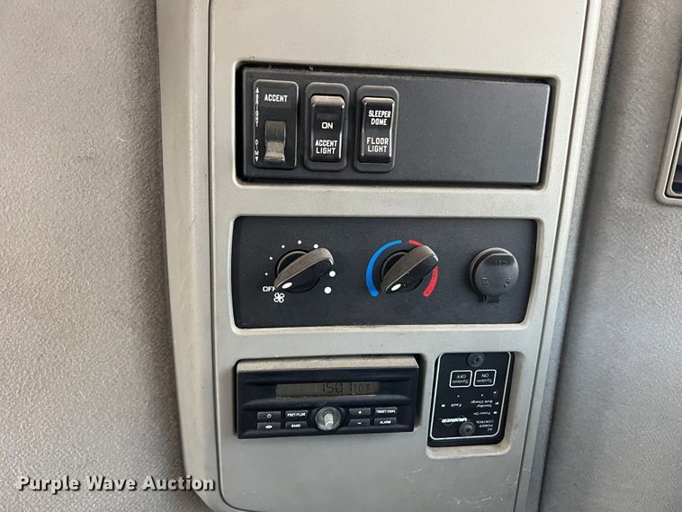 image for item DS8364 2011 International ProStar  semi truck