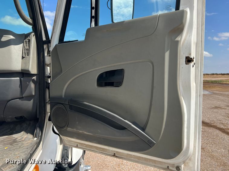 image for item DS8364 2011 International ProStar  semi truck