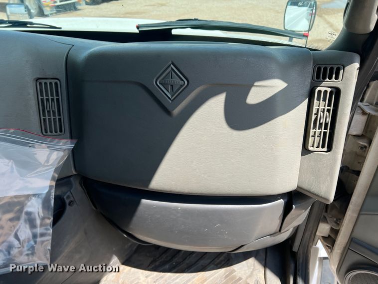 image for item DS8364 2011 International ProStar  semi truck