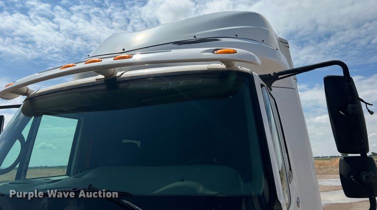 image for item DS8364 2011 International ProStar  semi truck