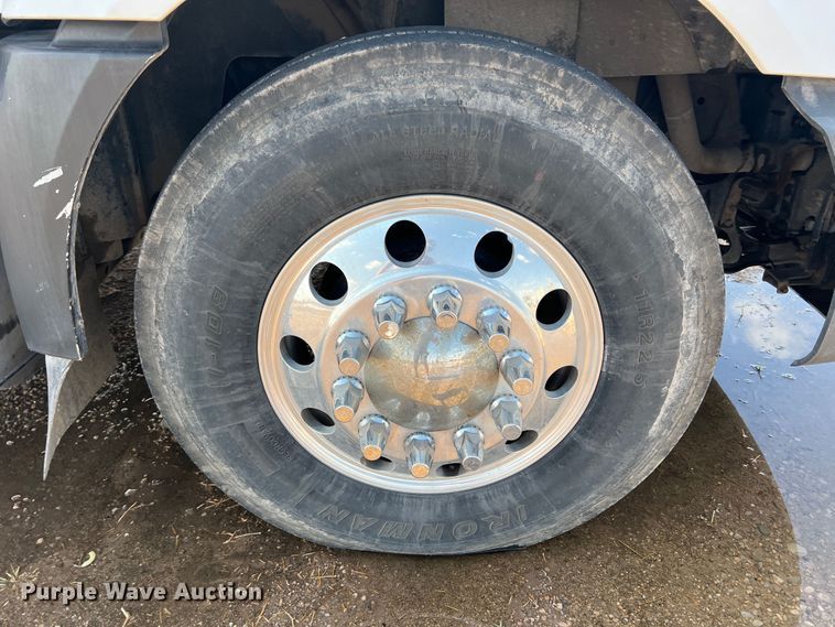 image for item DS8364 2011 International ProStar  semi truck