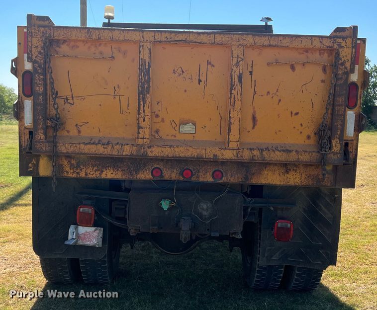 image for item DS8417 2003 International 7300  dump truck