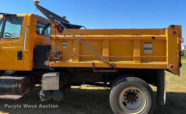 image for item DS8417 2003 International 7300  dump truck