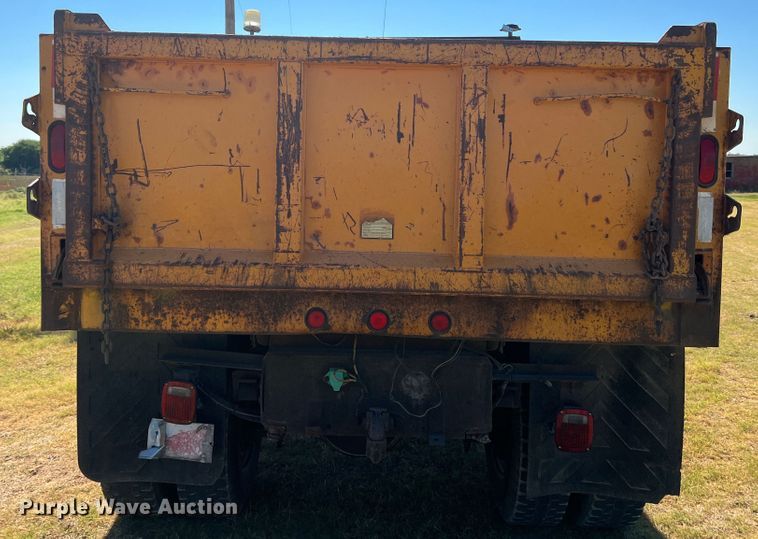 image for item DS8417 2003 International 7300  dump truck
