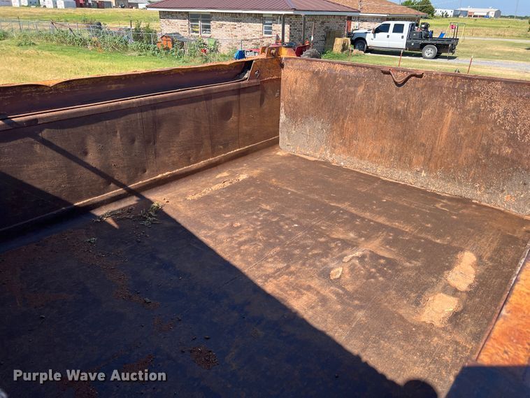 image for item DS8417 2003 International 7300  dump truck