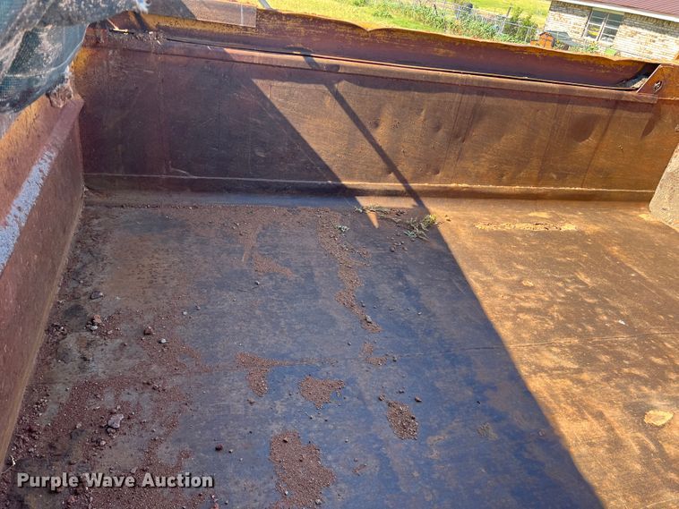 image for item DS8417 2003 International 7300  dump truck