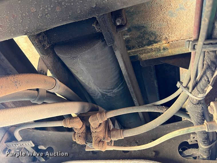 image for item DS8417 2003 International 7300  dump truck