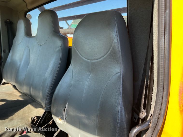 image for item DS8417 2003 International 7300  dump truck