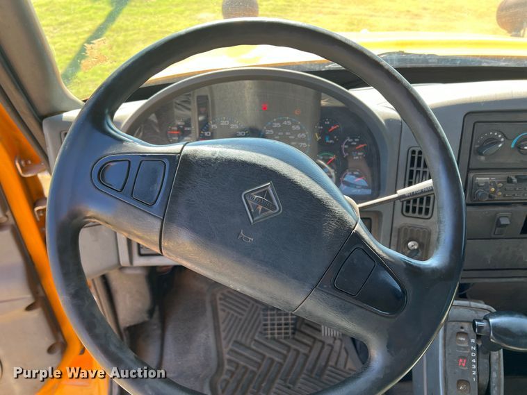 image for item DS8417 2003 International 7300  dump truck