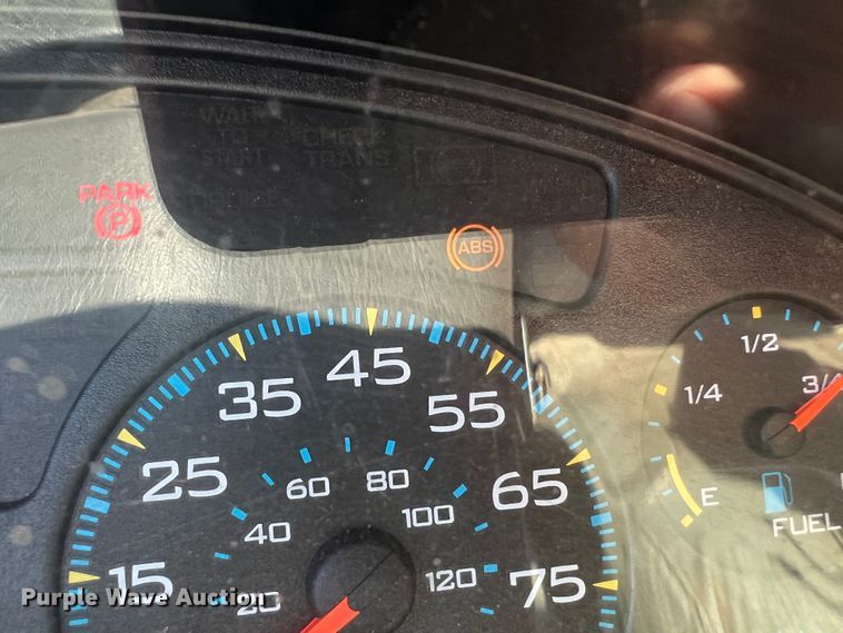 image for item DS8417 2003 International 7300  dump truck