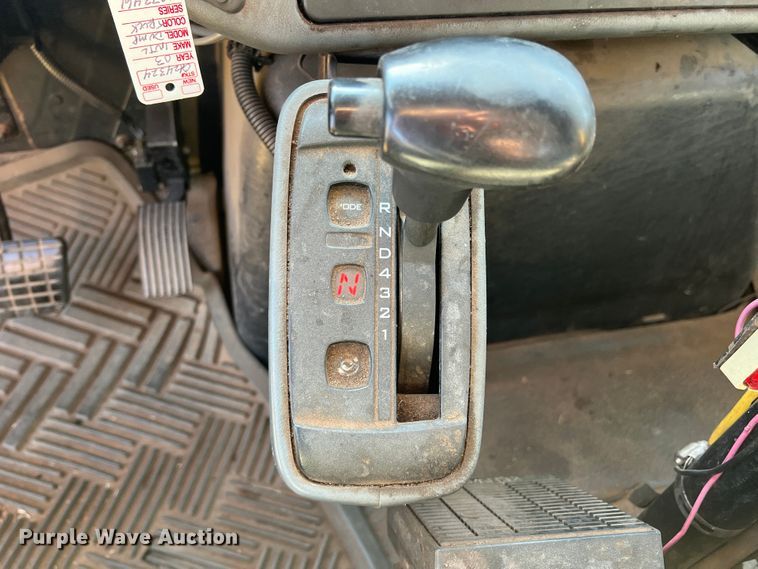 image for item DS8417 2003 International 7300  dump truck