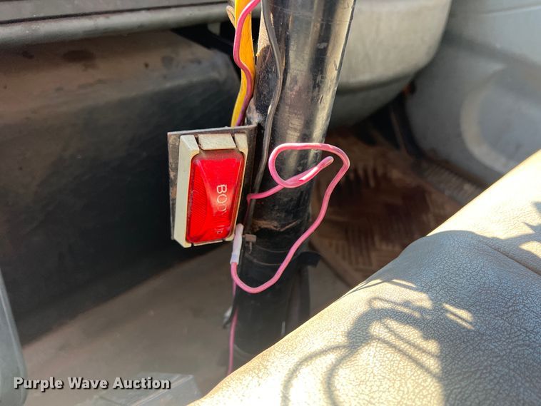 image for item DS8417 2003 International 7300  dump truck