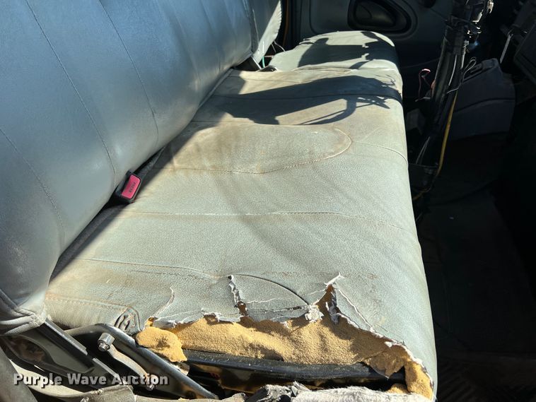 image for item DS8417 2003 International 7300  dump truck