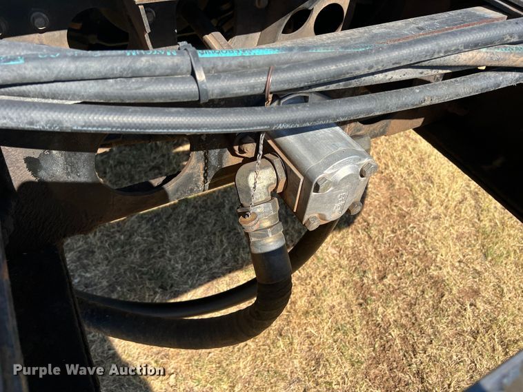 image for item DS8417 2003 International 7300  dump truck