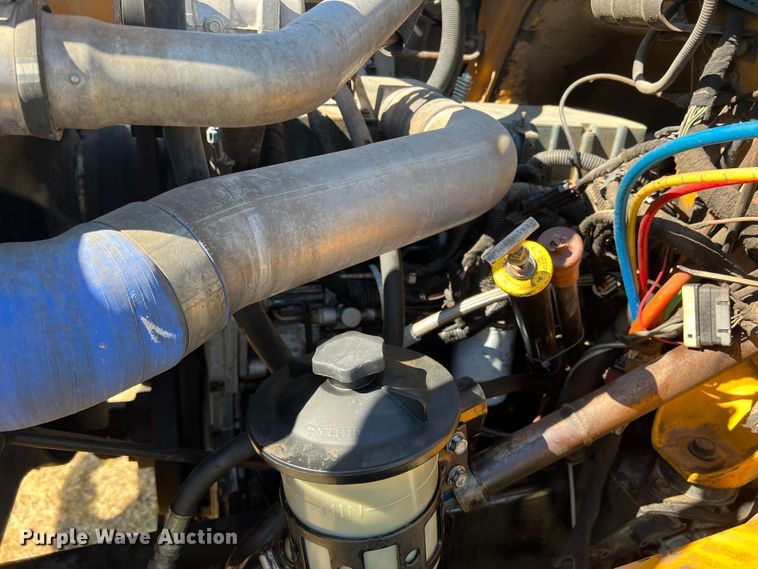 image for item DS8417 2003 International 7300  dump truck