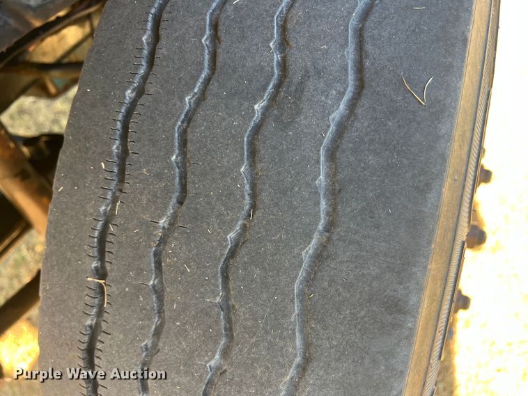 image for item DS8417 2003 International 7300  dump truck