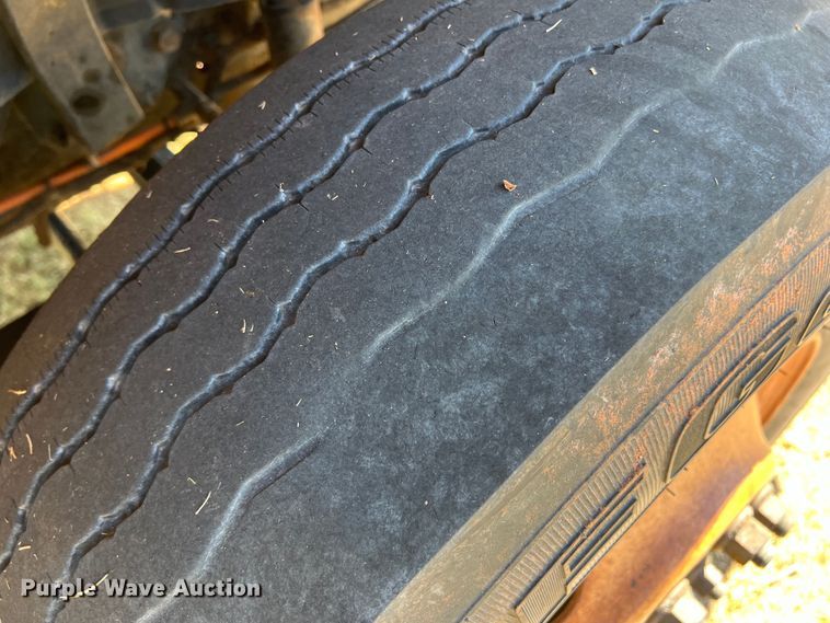 image for item DS8417 2003 International 7300  dump truck