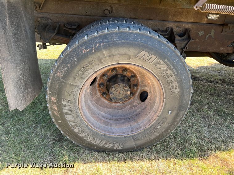 image for item DS8417 2003 International 7300  dump truck