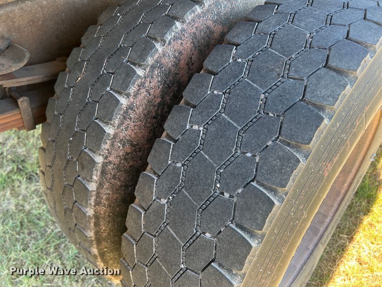 image for item DS8417 2003 International 7300  dump truck