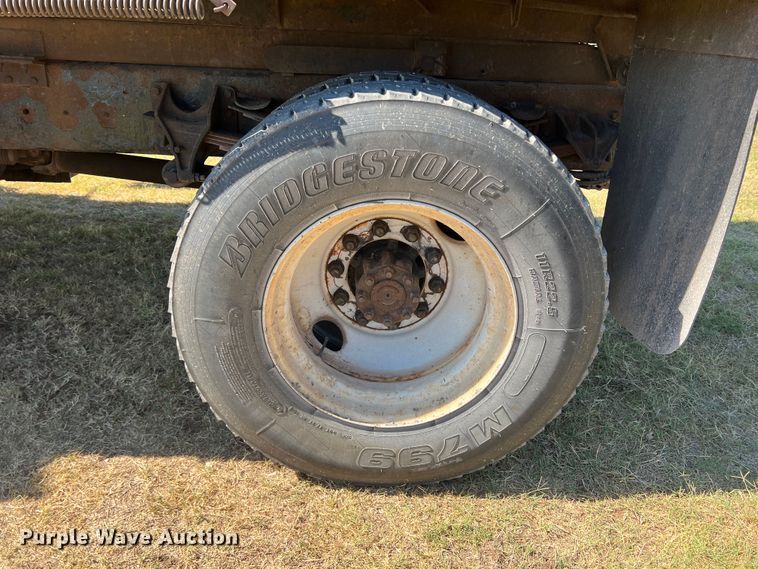 image for item DS8417 2003 International 7300  dump truck