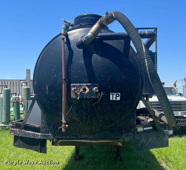 image for item HL9023 1992 Herring Fabrication 130V  vacuum trailer