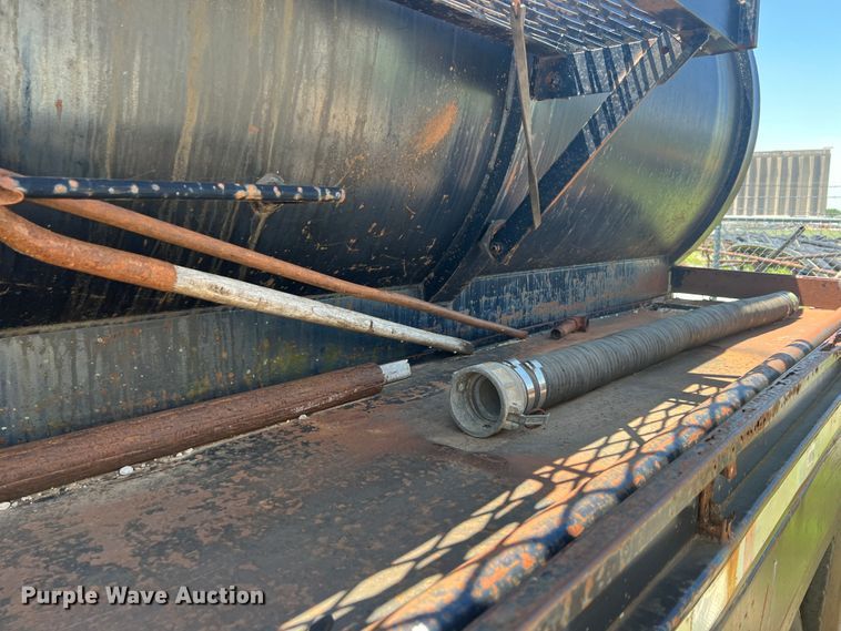 image for item HL9023 1992 Herring Fabrication 130V  vacuum trailer