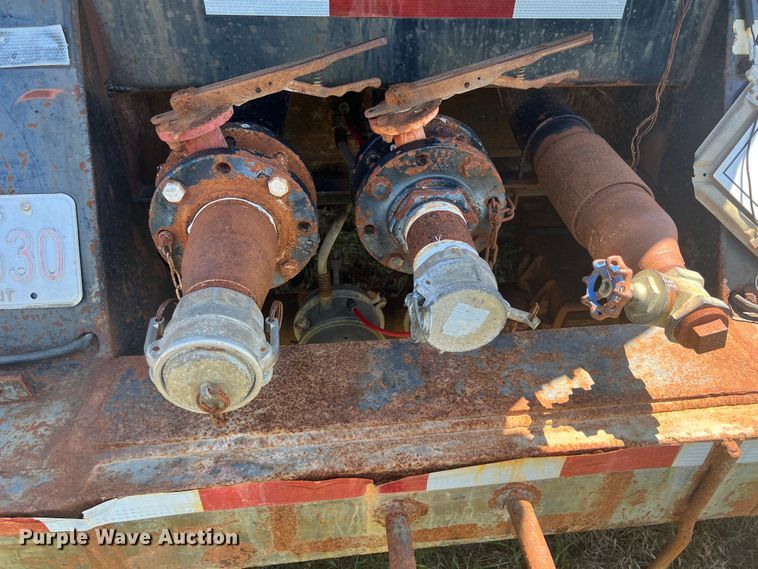 image for item HL9023 1992 Herring Fabrication 130V  vacuum trailer