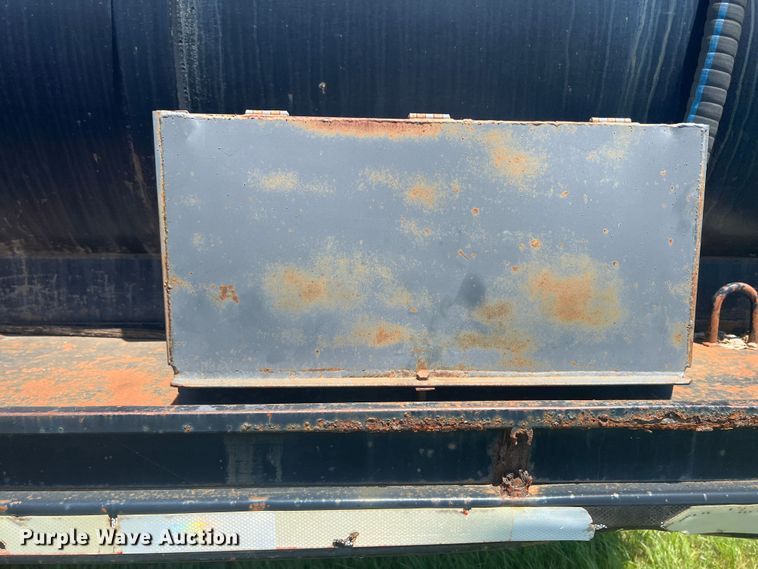 image for item HL9023 1992 Herring Fabrication 130V  vacuum trailer