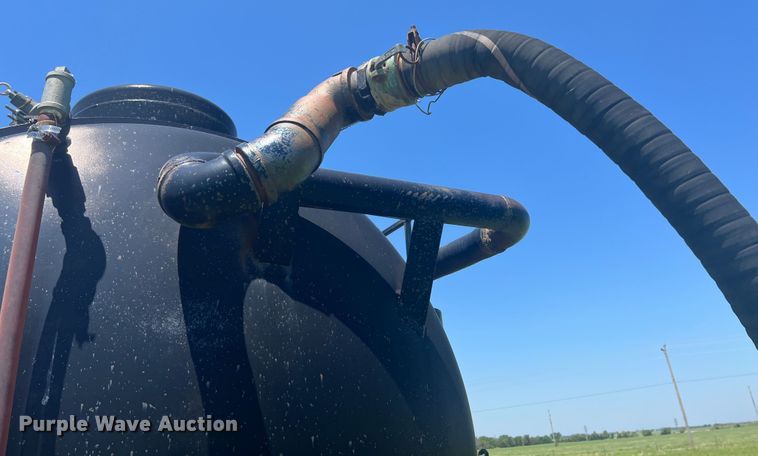 image for item HL9023 1992 Herring Fabrication 130V  vacuum trailer