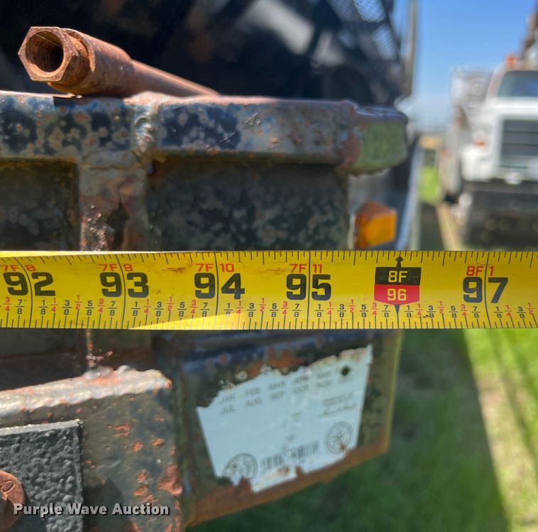 image for item HL9023 1992 Herring Fabrication 130V  vacuum trailer