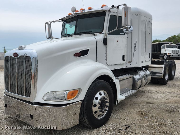 image for item JM9113 2009 Peterbilt 386  semi truck