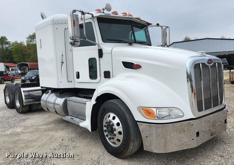 image for item JM9113 2009 Peterbilt 386  semi truck