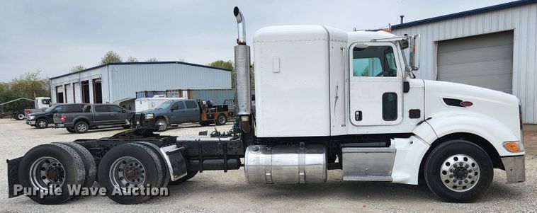 image for item JM9113 2009 Peterbilt 386  semi truck