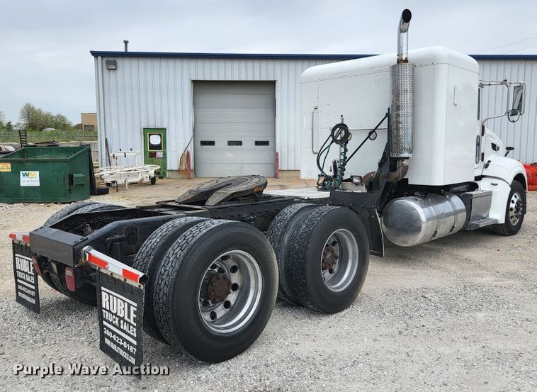 image for item JM9113 2009 Peterbilt 386  semi truck