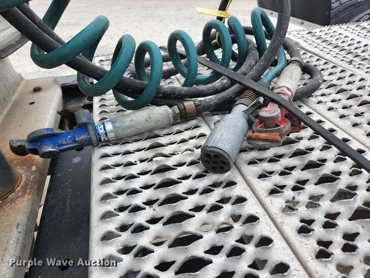 image for item JM9113 2009 Peterbilt 386  semi truck