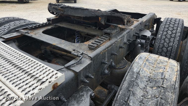 image for item JM9113 2009 Peterbilt 386  semi truck