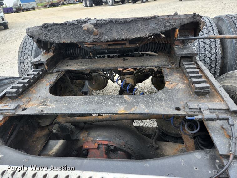 image for item JM9113 2009 Peterbilt 386  semi truck