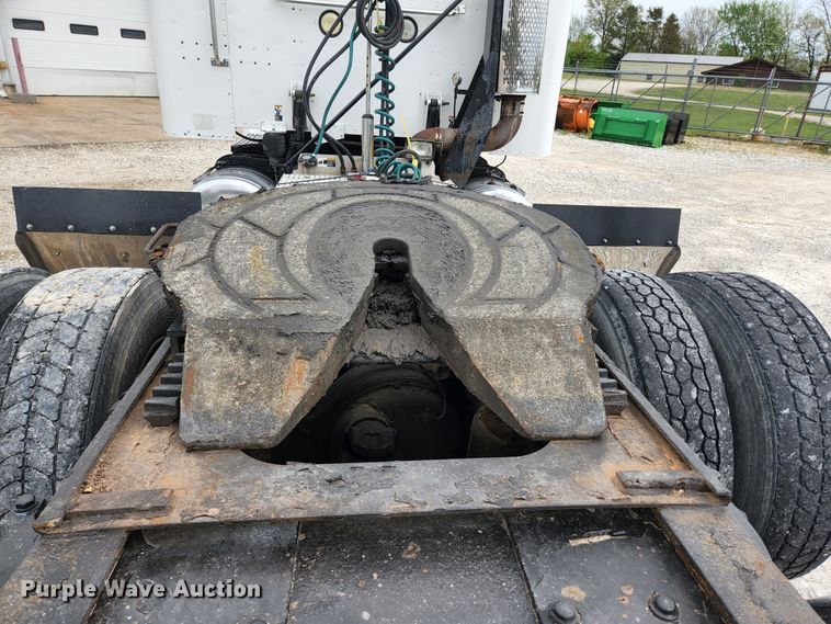 image for item JM9113 2009 Peterbilt 386  semi truck