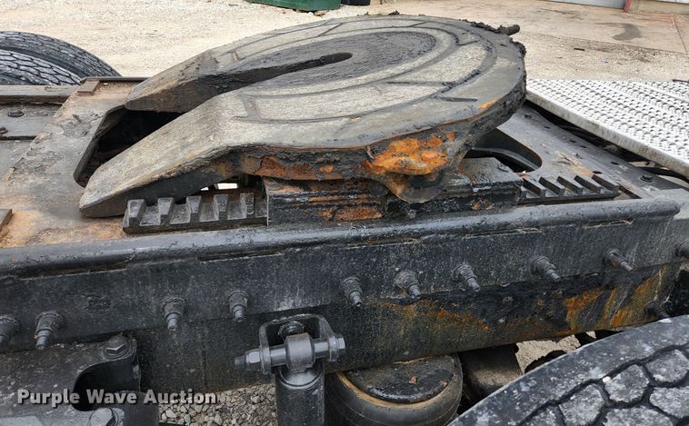 image for item JM9113 2009 Peterbilt 386  semi truck