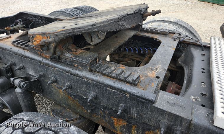 image for item JM9113 2009 Peterbilt 386  semi truck