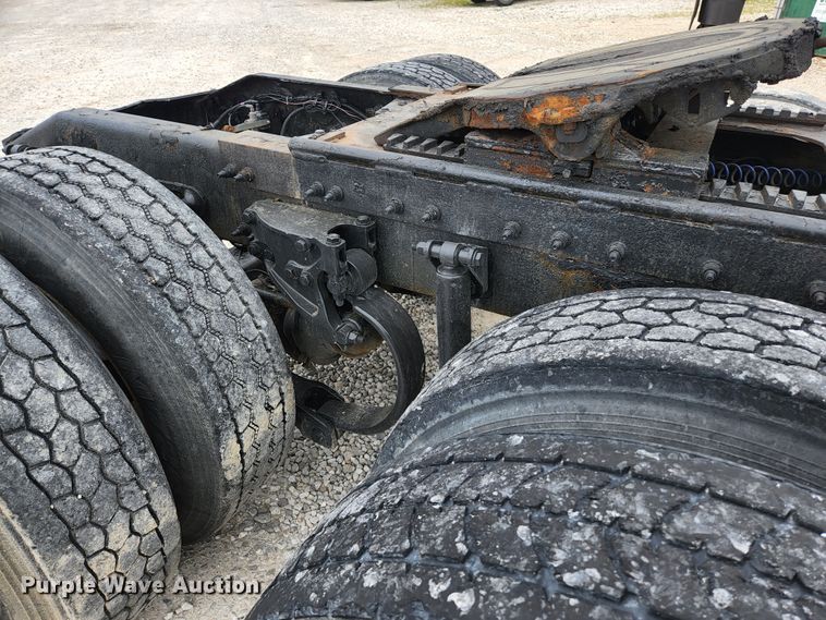 image for item JM9113 2009 Peterbilt 386  semi truck