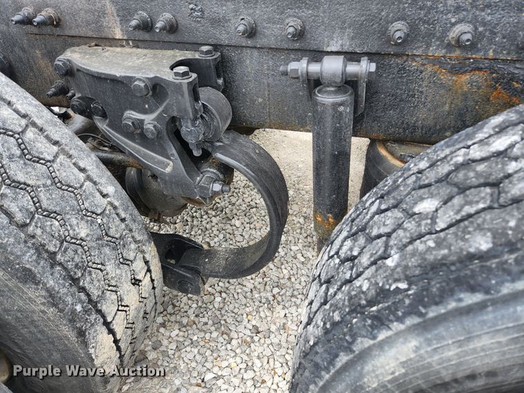 image for item JM9113 2009 Peterbilt 386  semi truck