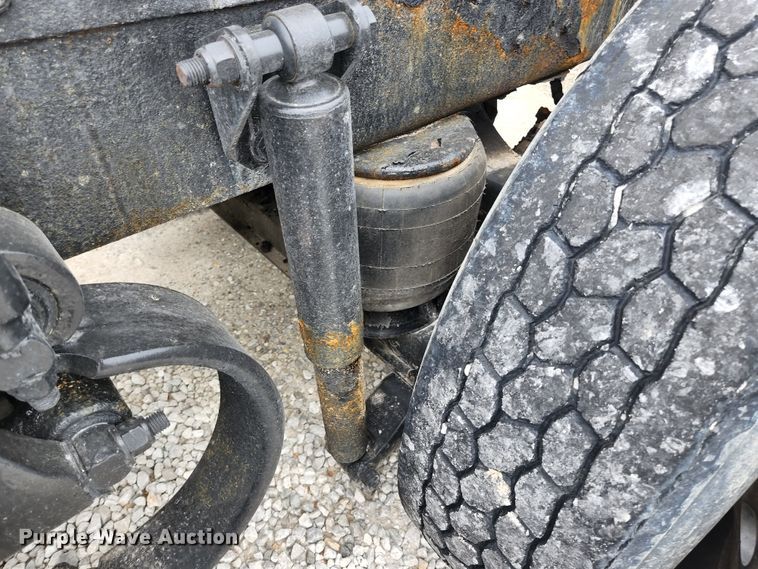 image for item JM9113 2009 Peterbilt 386  semi truck