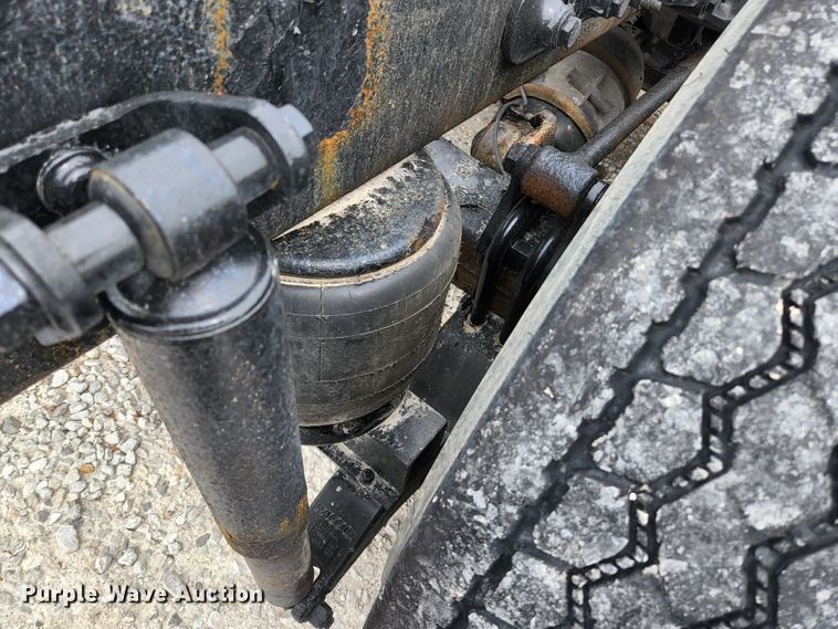 image for item JM9113 2009 Peterbilt 386  semi truck